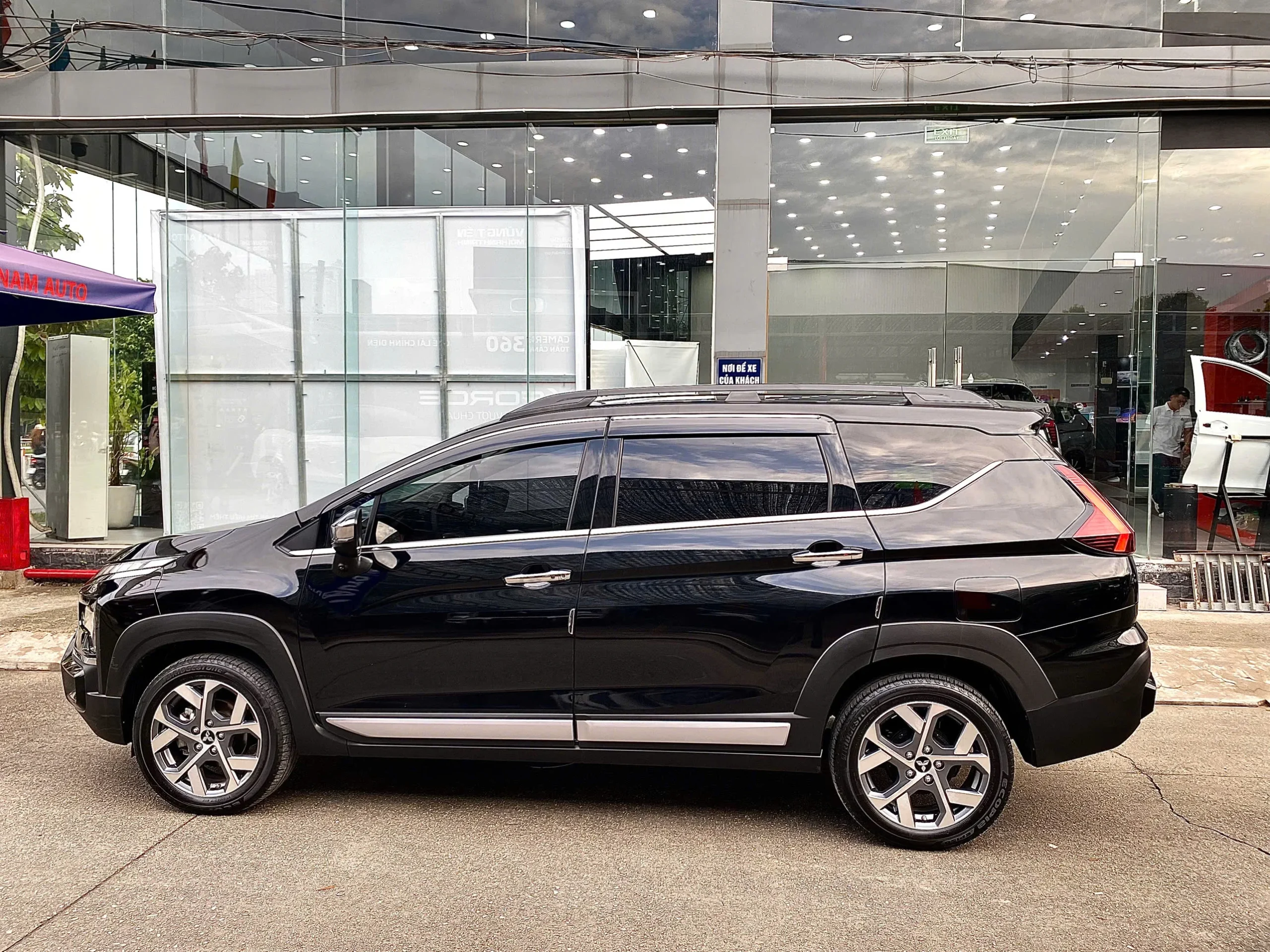 UCAR-Mitsubishi Xpander Cross màu Đen - Ảnh 3