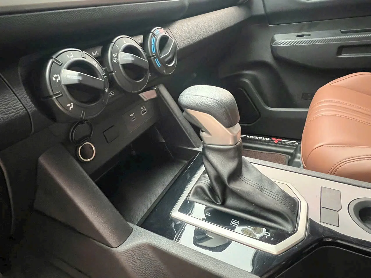 UCAR-Mitsubishi Triton GLX 4X2AT- Sản xuất năm 2025 - Ảnh 9